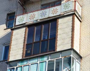 balkon-s-cokolnym-saidingom