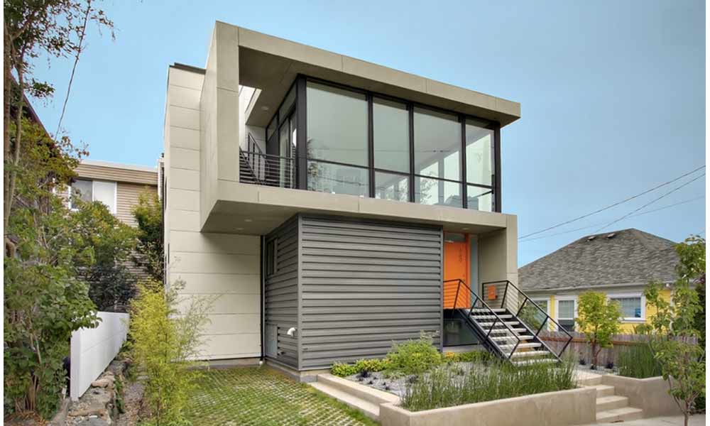 двухэтажный дом с серым сайдингом в стиле модерн